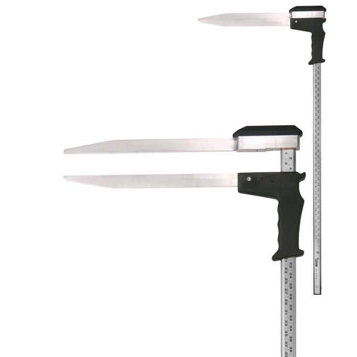 Woodruff measuring device with black handle and two long, flat metal blades, a ruler with centimeter indication is attached