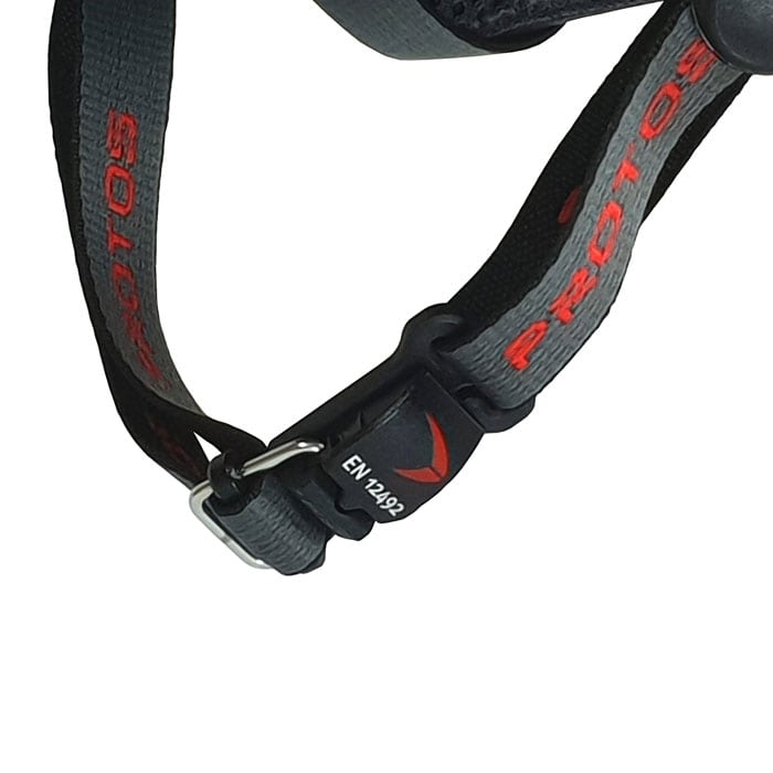 Close-up of the PROTOS® Maclip chin strap with plastic closure and red inscription PROTOS, EN 12492 on the closure