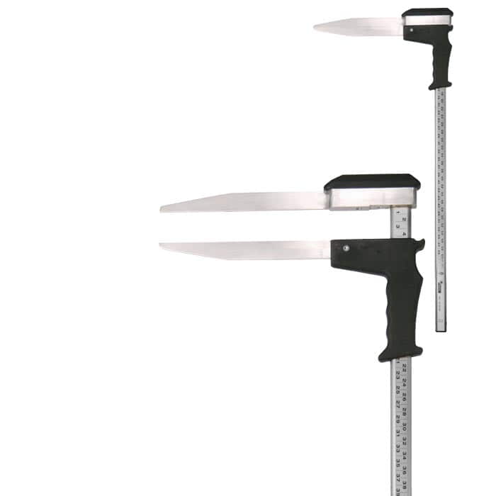 Woodruff measuring device with black handle and two long, flat metal blades, a ruler with centimeter indication is attached