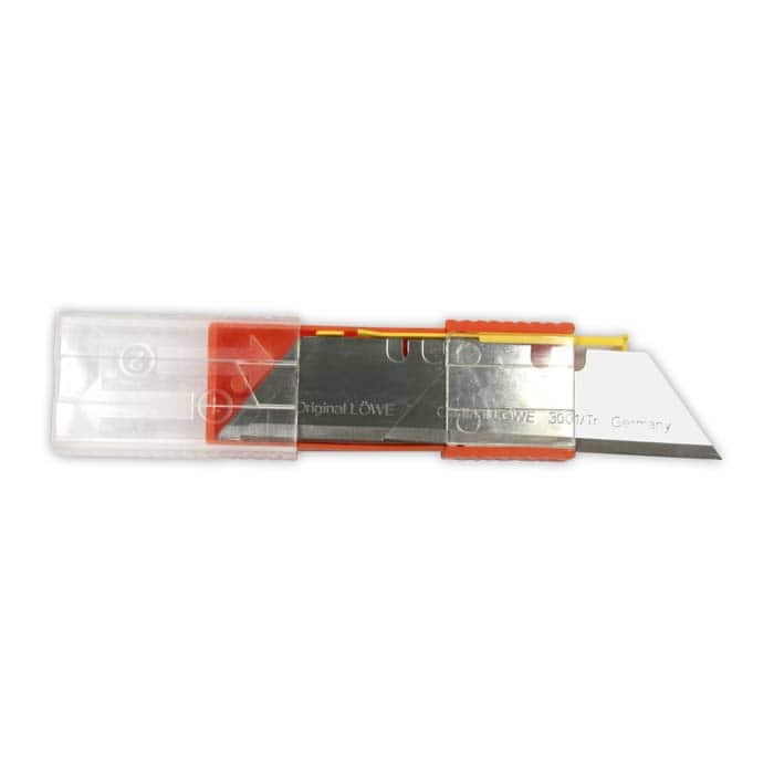 Löwe 3 blade set, a transparent plastic housing with orange insert and a visible blade with the engraving "Original LÖWE 3001/Tr Germany"