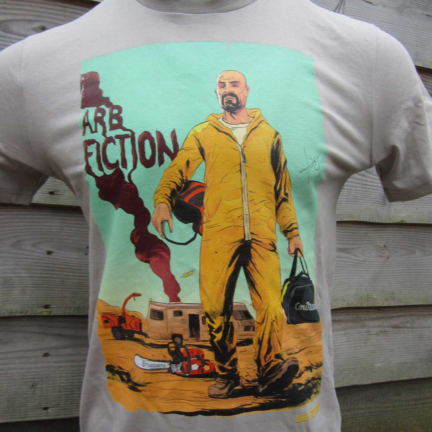 Breaking Bad T-shirt beige with print of a man in yellow protective suit holding a helmet and a bag, manufacturer's name not visible