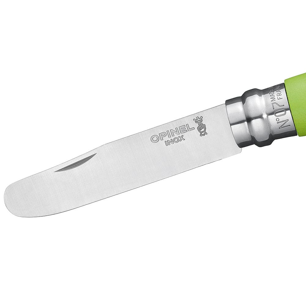 Close-up of the stainless steel blade of the Opinel N°7 Junior green with the engraving "OPINEL INOX" and the Opinel logo, the handle is green