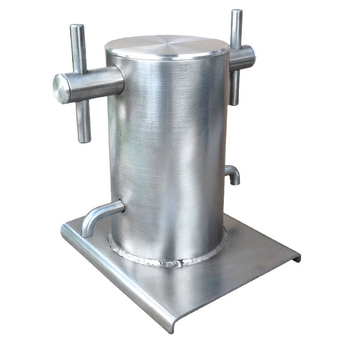 LD1 rigging system, silver cylindrical metal part with two side handles and a base plate