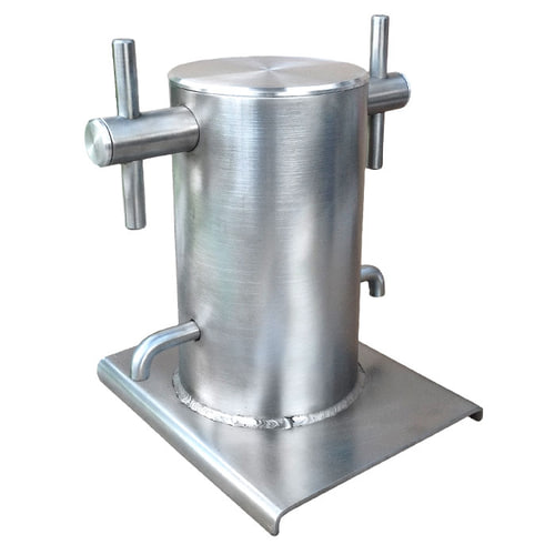 LD1 rigging system, silver cylindrical metal part with two side handles and a base plate