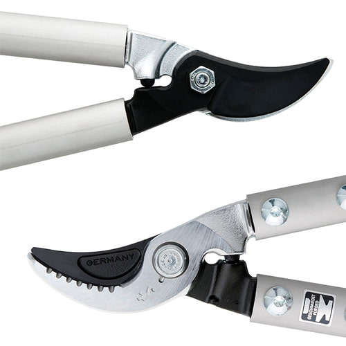 Detail of the blade and joint of the Berger 4210 secateurs with silver handles and black blades