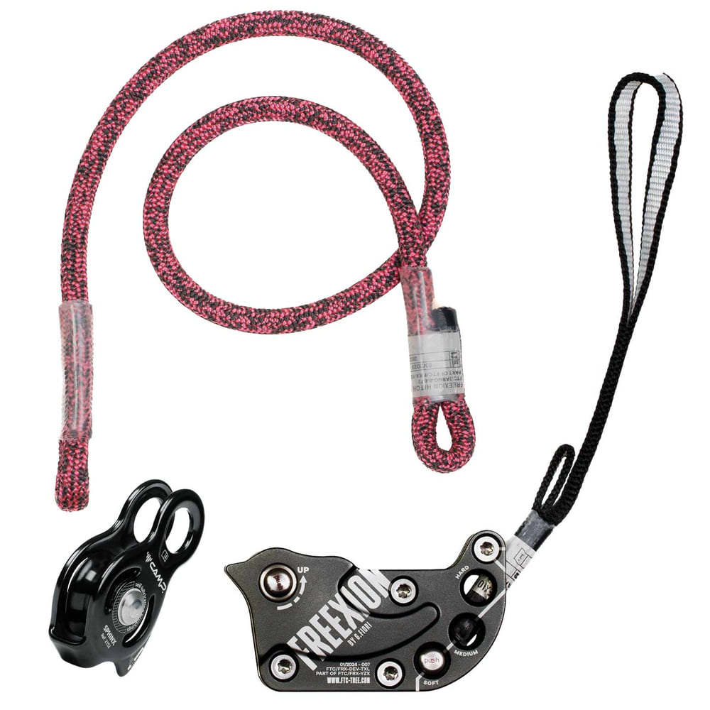 Freexion System Sphinx by CMP, consisting of a black climbing frame with white lettering, a pink and black rope with loops and a black ribbon with a loop