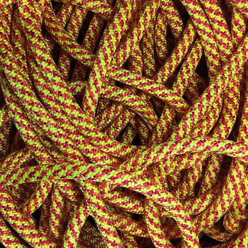 Squir V2 Yellow rope in yellow and red, many loops of the rope lying on top of each other and winding
