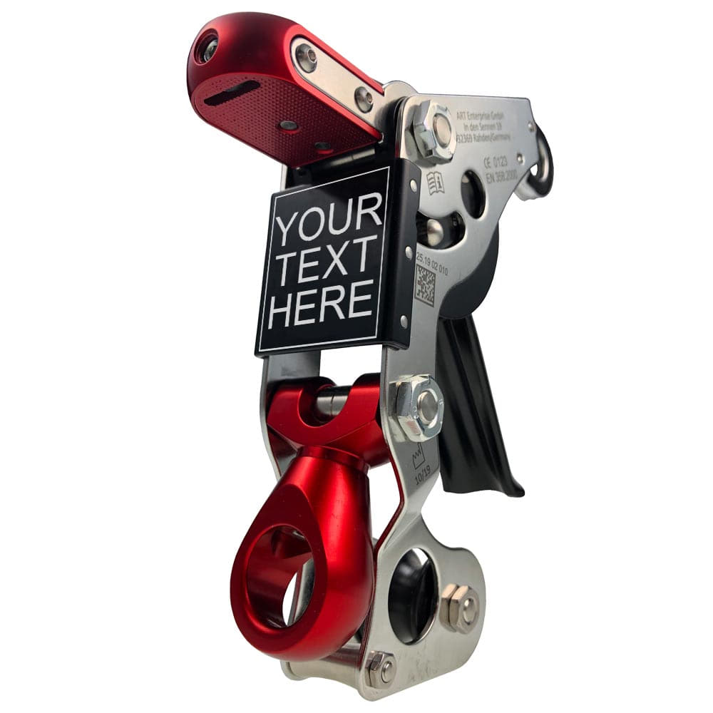 SpiderJack 3 – Laser Text, climbing frame with red metal hook and silver frame, black handle and text board with inscription "YOUR TEXT HERE"