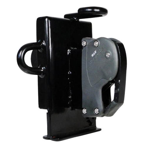LD1 rigging system, black metal housing with gray lever and two round handles
