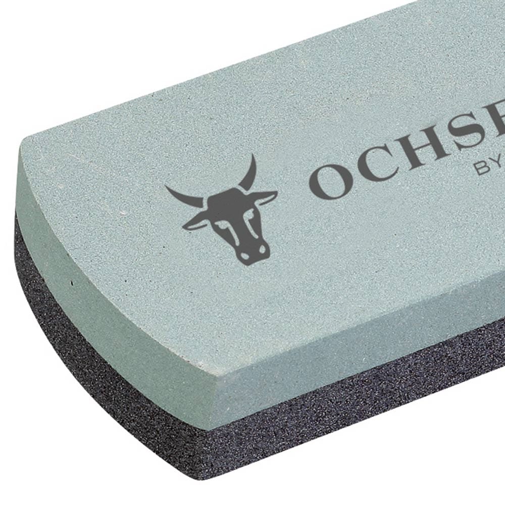 Close-up of the silicon carbide grindstone, focus on the light gray surface with the lettering "OCHSENKOPF BY GEDORE" and the bull's head logo