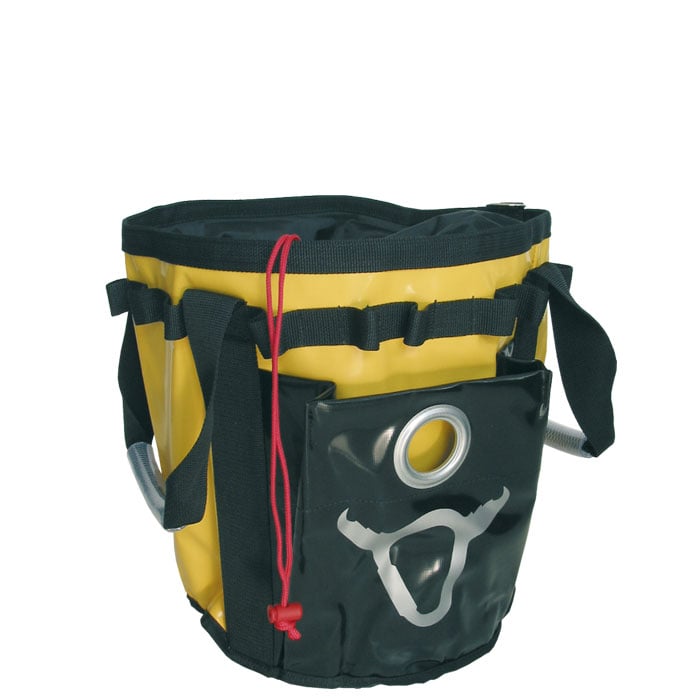 Rig Standard, yellow and black container made of robust material with black handles and red drawstring, front a black bag with metal eyelet and grey symbol