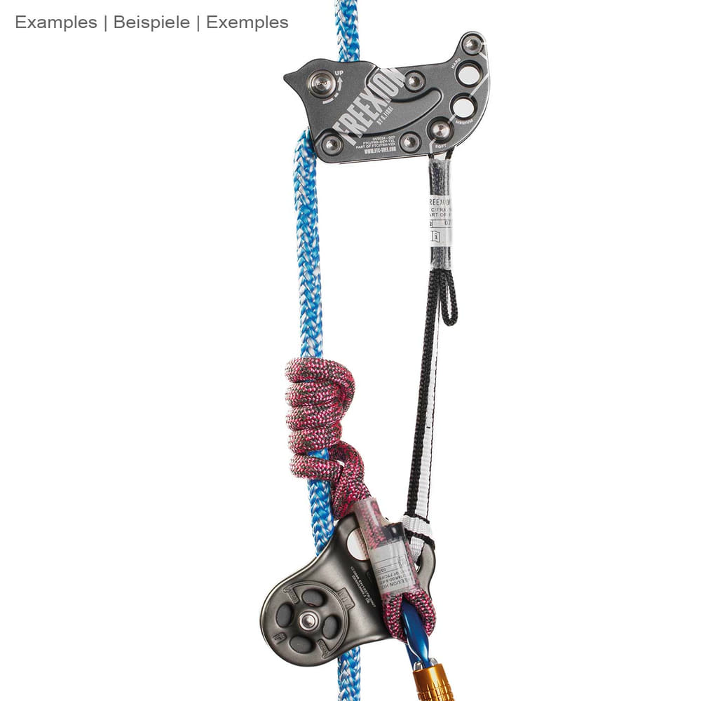 Freexion System Hitch Climber climbing frame with black metal block, blue rope, red rope and black rope, mounted and connected with a black pulley and metal carabiner