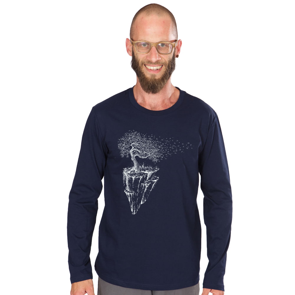 Iceland Longsleeve, dark blue long-sleeved shirt with white motif of a tree on a floating rocky island, worn by a man with glasses and beard
