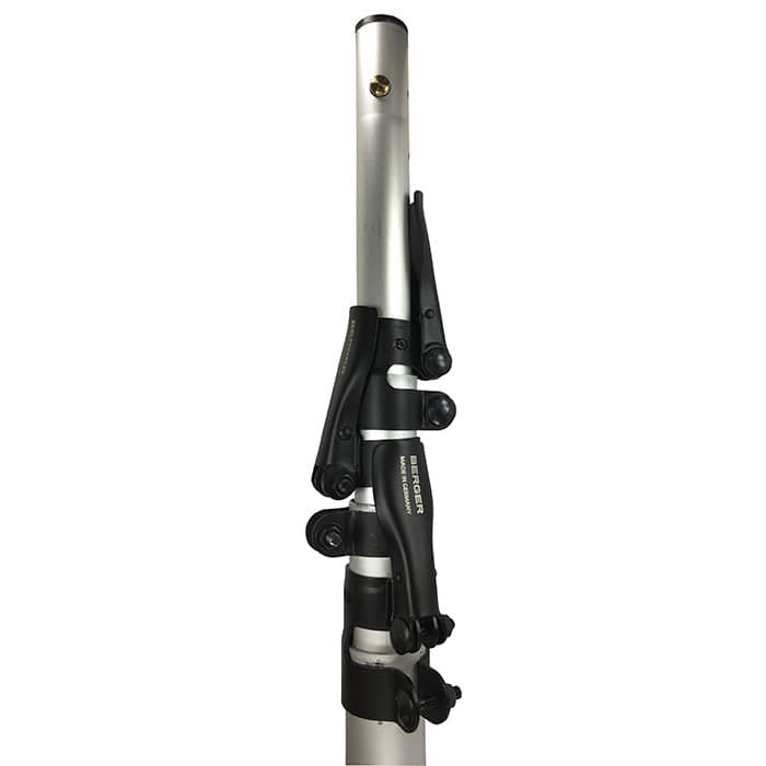 ArboRapid T4 590 Close-up of the black latches on the silver telescopic pole with the inscription BERGER