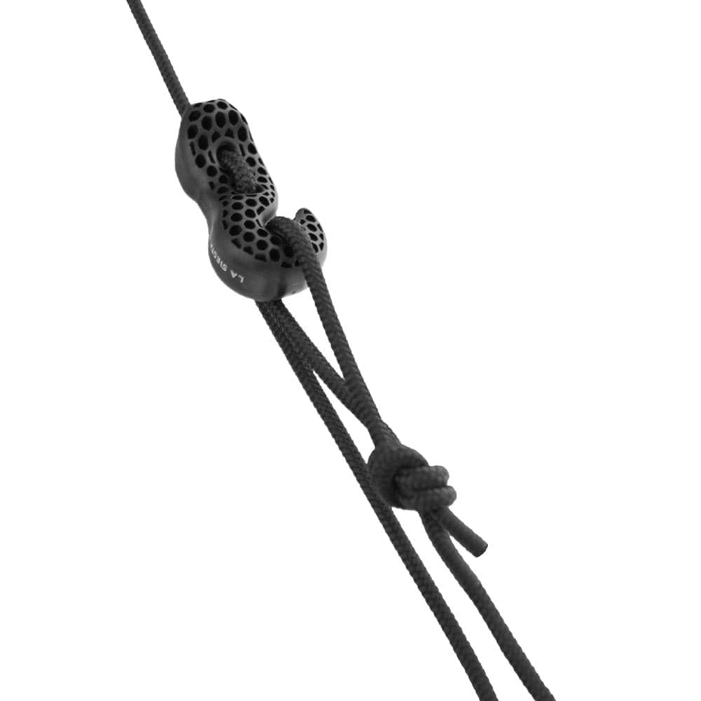 Close-up of black plastic hook with string of the TreeMount Seat of La Siesta