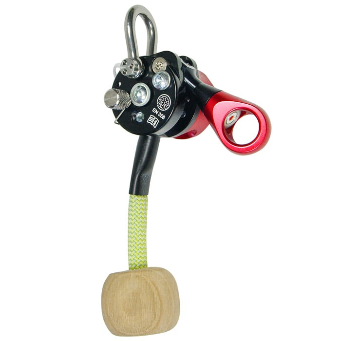 LockJack 2 climbing frame with red metal housing, red swivel, yellow-green rope and wooden handle, back with screws and test mark