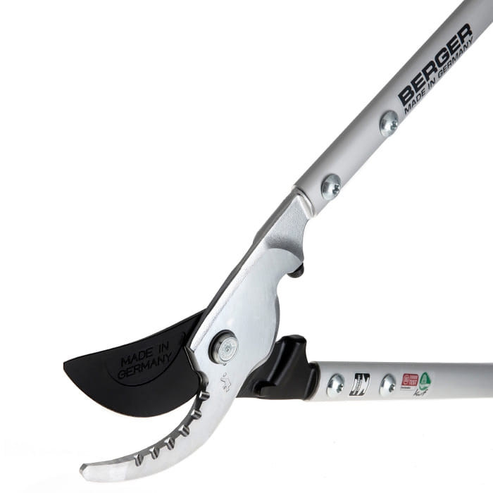 Close-up of the blade of the Berger 4280 loppers, silver handle with inscription "Berger Made in Germany" and black plastic parts
