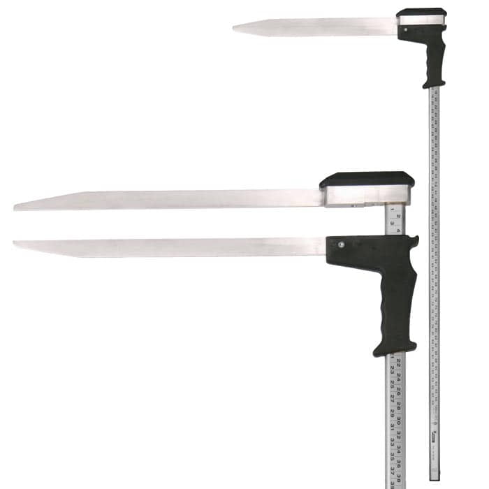 Woodruff measuring device with black handle and two long, flat metal blades, a ruler with centimeter indication is attached