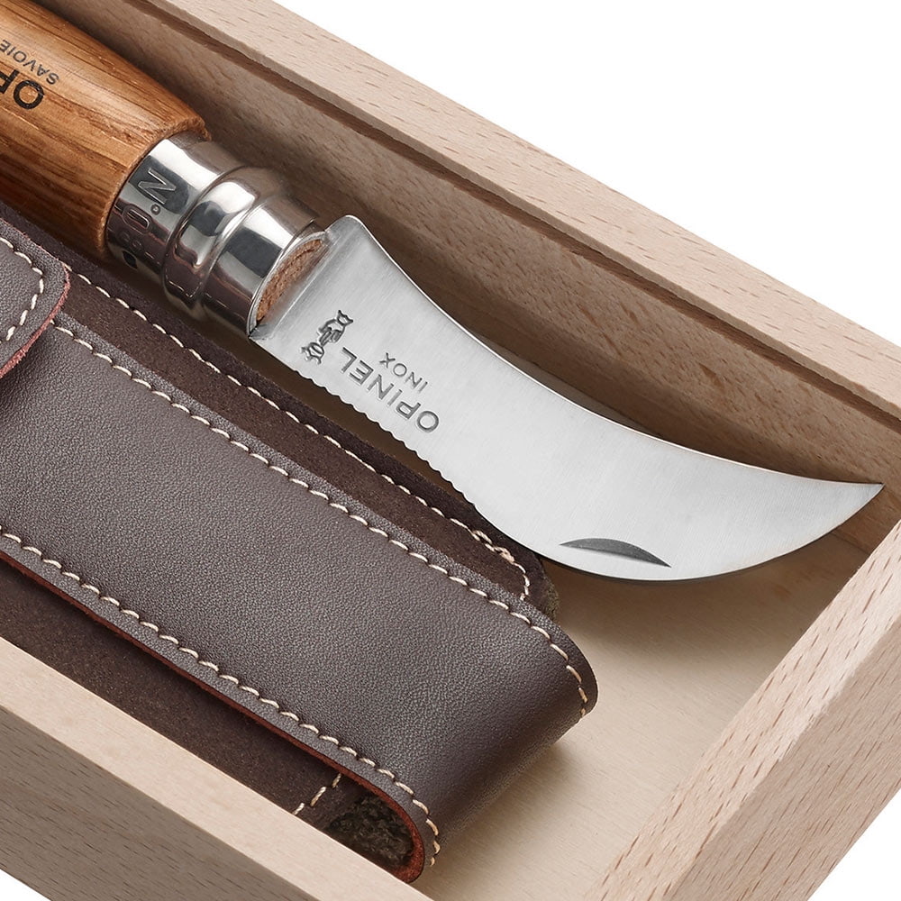 Close-up of the curved knife with the engraving "OPINEL INOX" and the leather case in the light wooden box