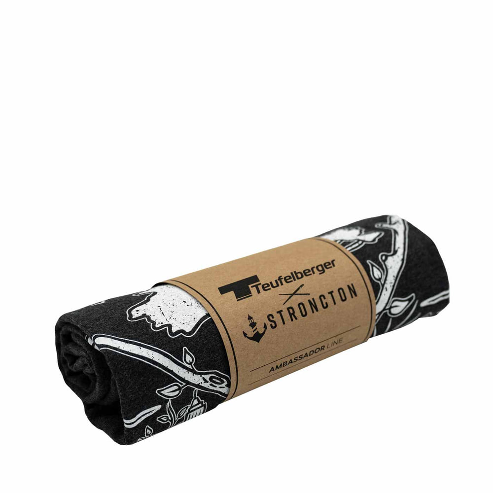 tSPIRIT T-shirt in dark grey, folded and packed with brown paper ribbon with the logos of Teufelberger and Stroncton