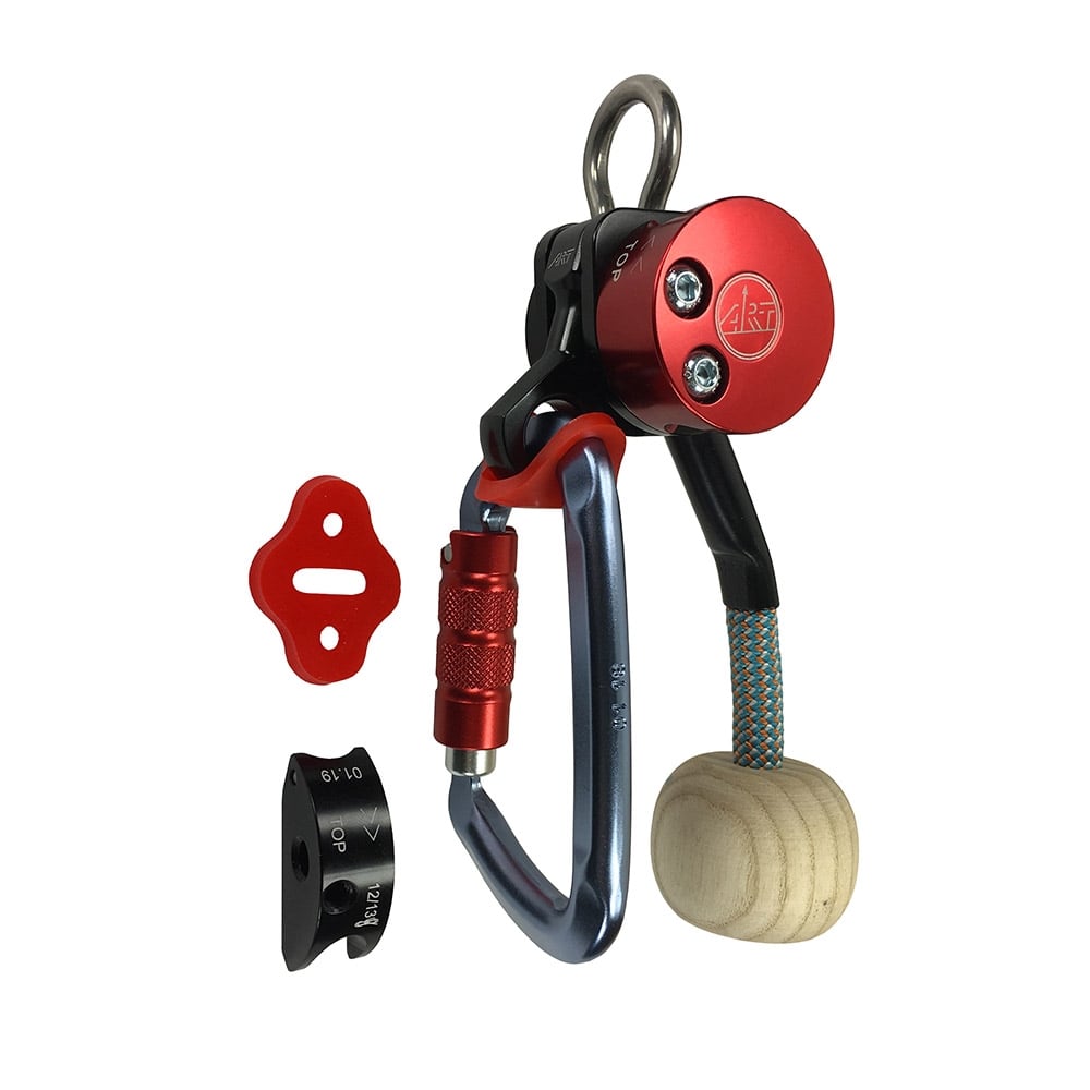 LockJack 2 Basic climbing device with red and black metal housing, snap hook, red metal handle and wooden handle on the rope, two additional small metal parts in red and black