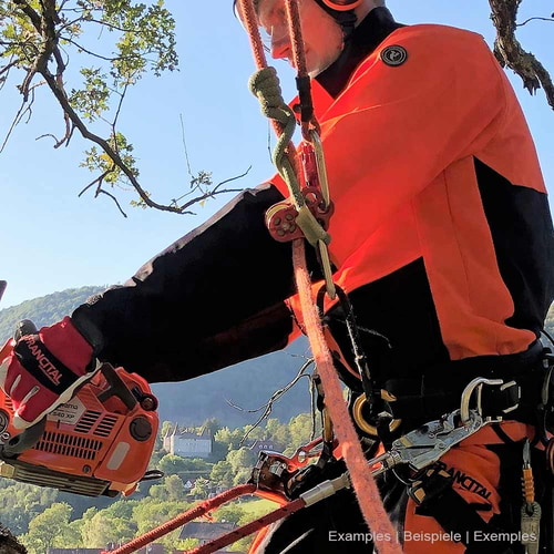 Person wearing Herma jacket by Francital in orange and black while working with climbing equipment and chainsaw
